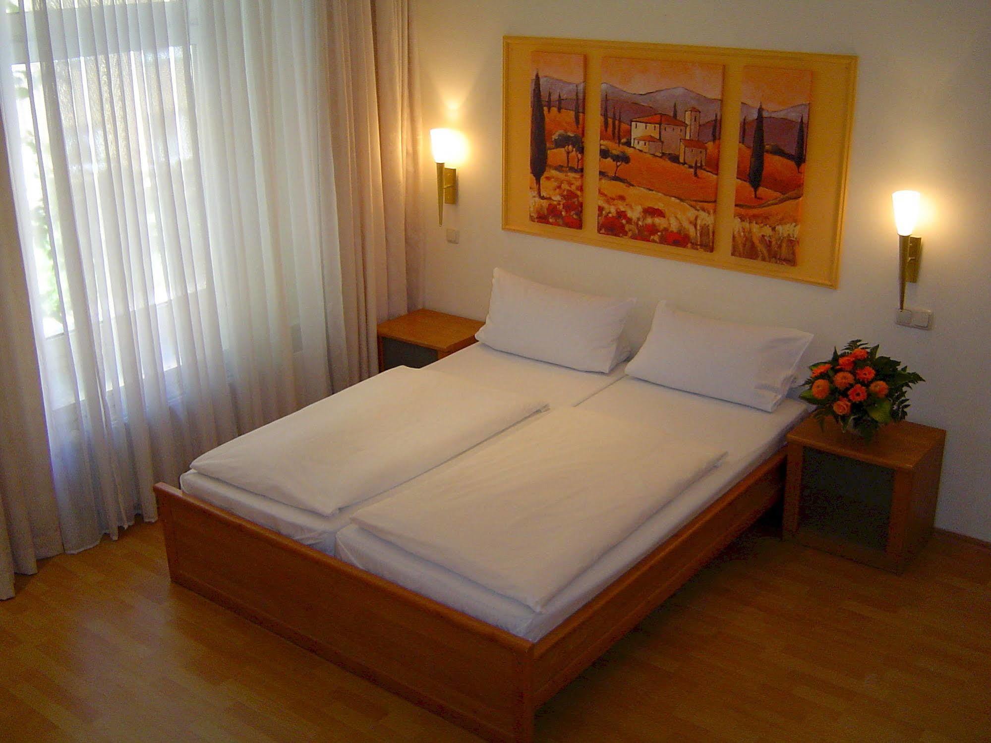 Hotel 66 Hamburg-Harburg Buitenkant foto
